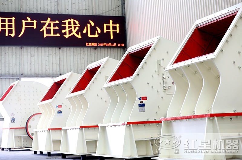 錘式破碎機(jī)車間實(shí)拍圖，多種型號(hào)可供挑選